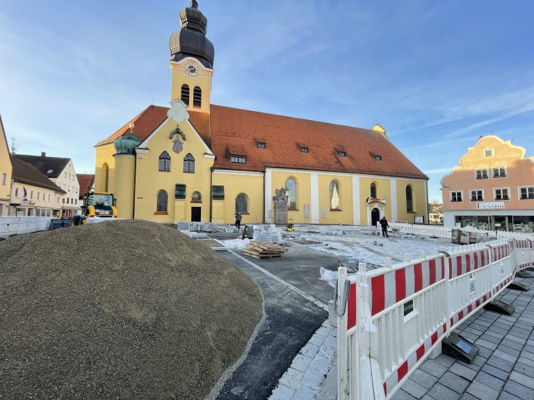 Grossansicht in neuem Fenster: Neugestaltung Marktplatz Bauabschnitt II 2022 Pflasterarbeiten-2 12.04.22