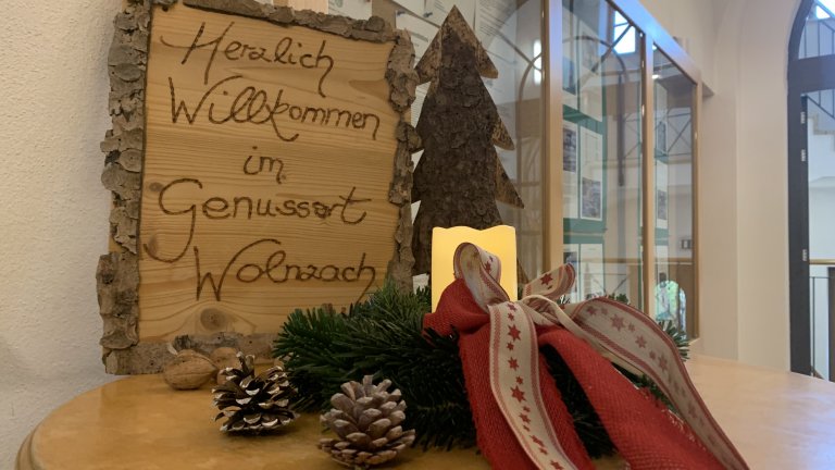 Grossansicht in neuem Fenster: Flair Deko CKM 2024 im Rathauseingang Grossansicht in neuem Fenster: Flair Deko CKM 2024 im Rathauseingang